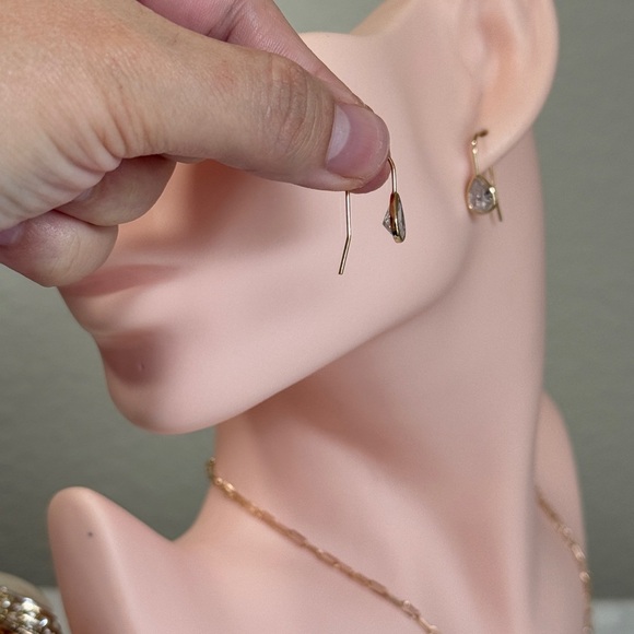 ⚜️Minimalist Gold Teardrop Earrings With Cubic Zirconia 💎 - Picture 6 of 10